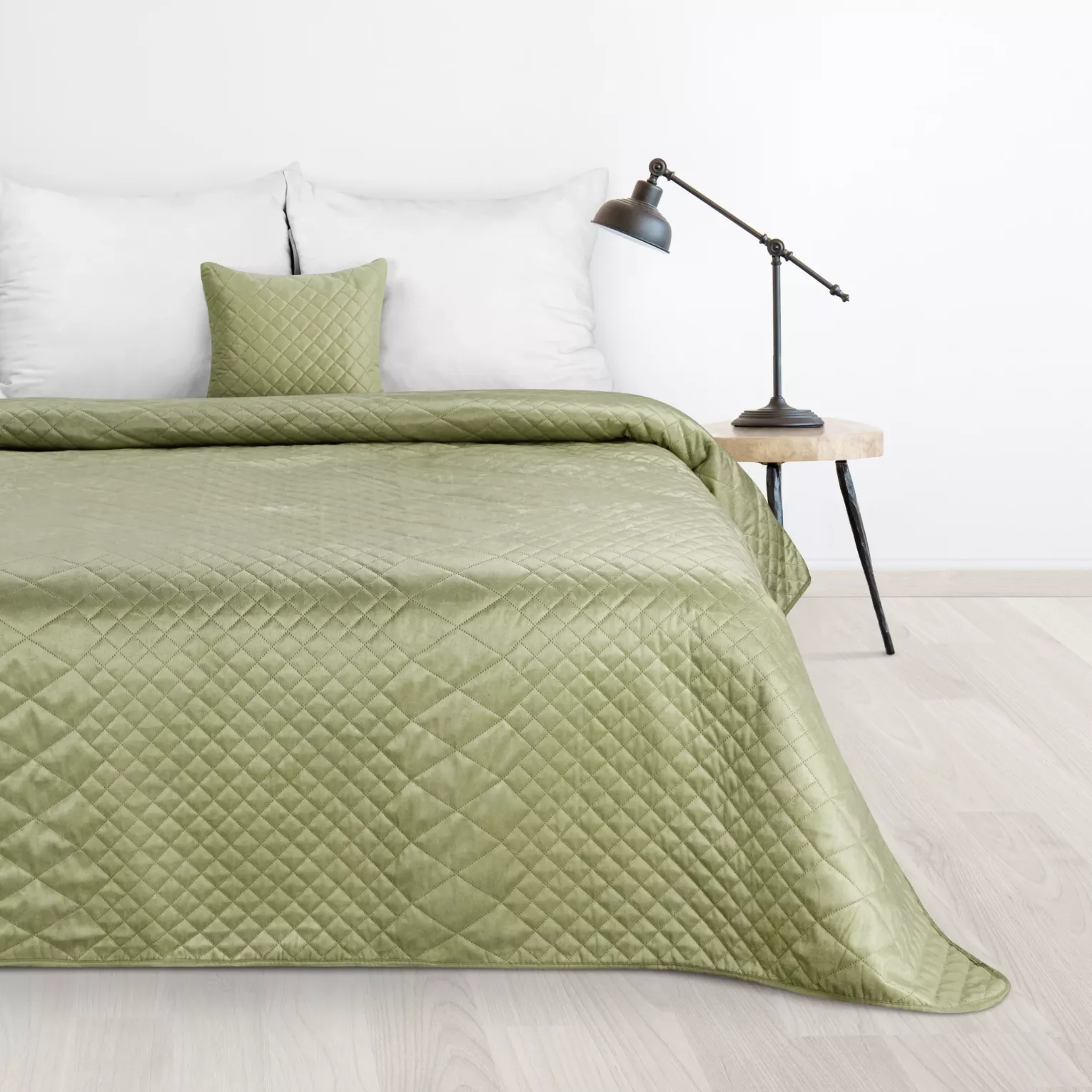 Narzuta welwetowa jasnozielona 170x210 cm pikowana metodą hot press w geometryczny wzór LUIZ 3 DESIGN 91 Eurofirany