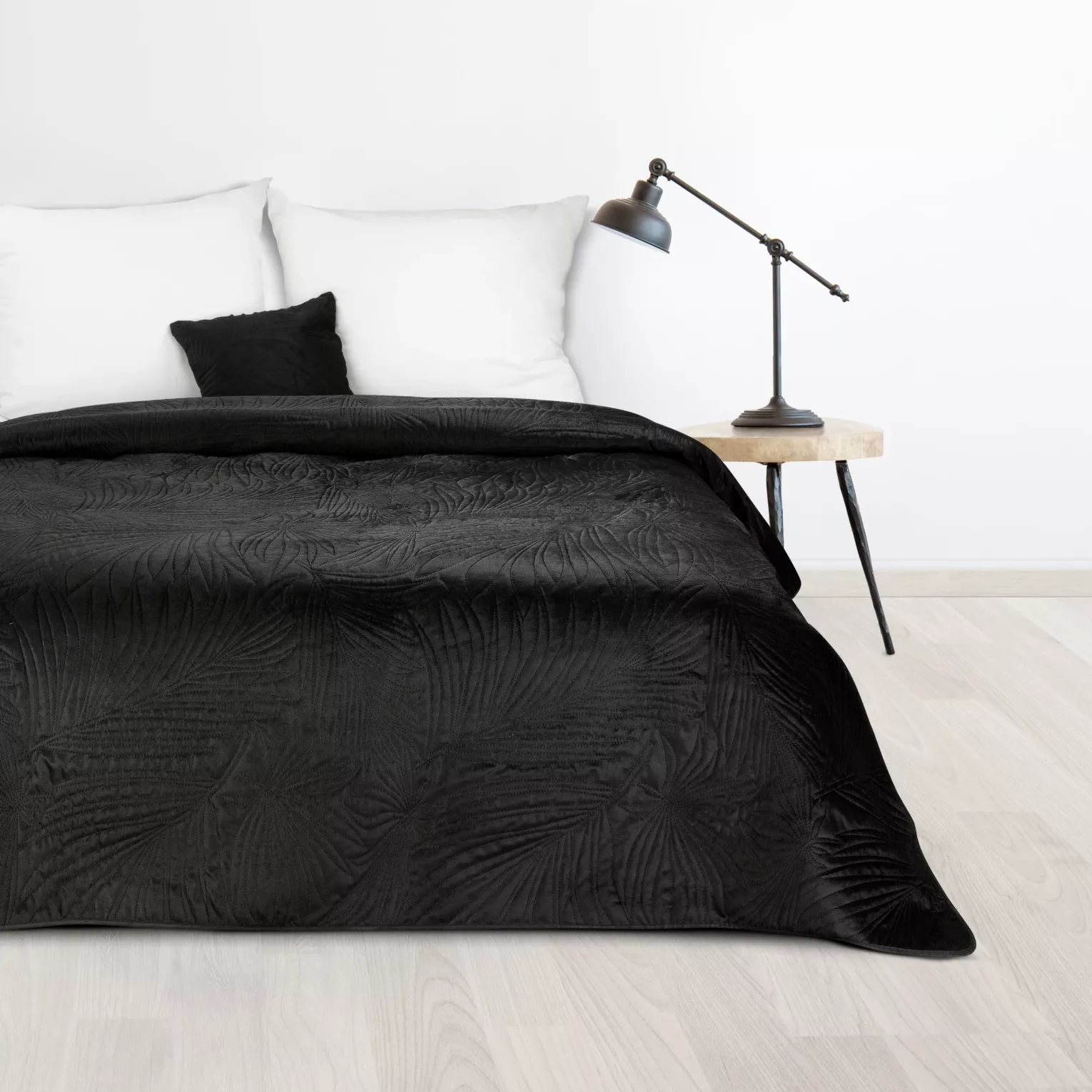Narzuta welwetowa czarna 170x210 cm pikowana metodą hot press we wzór liści palmy LUIZ DESIGN 91 Eurofirany