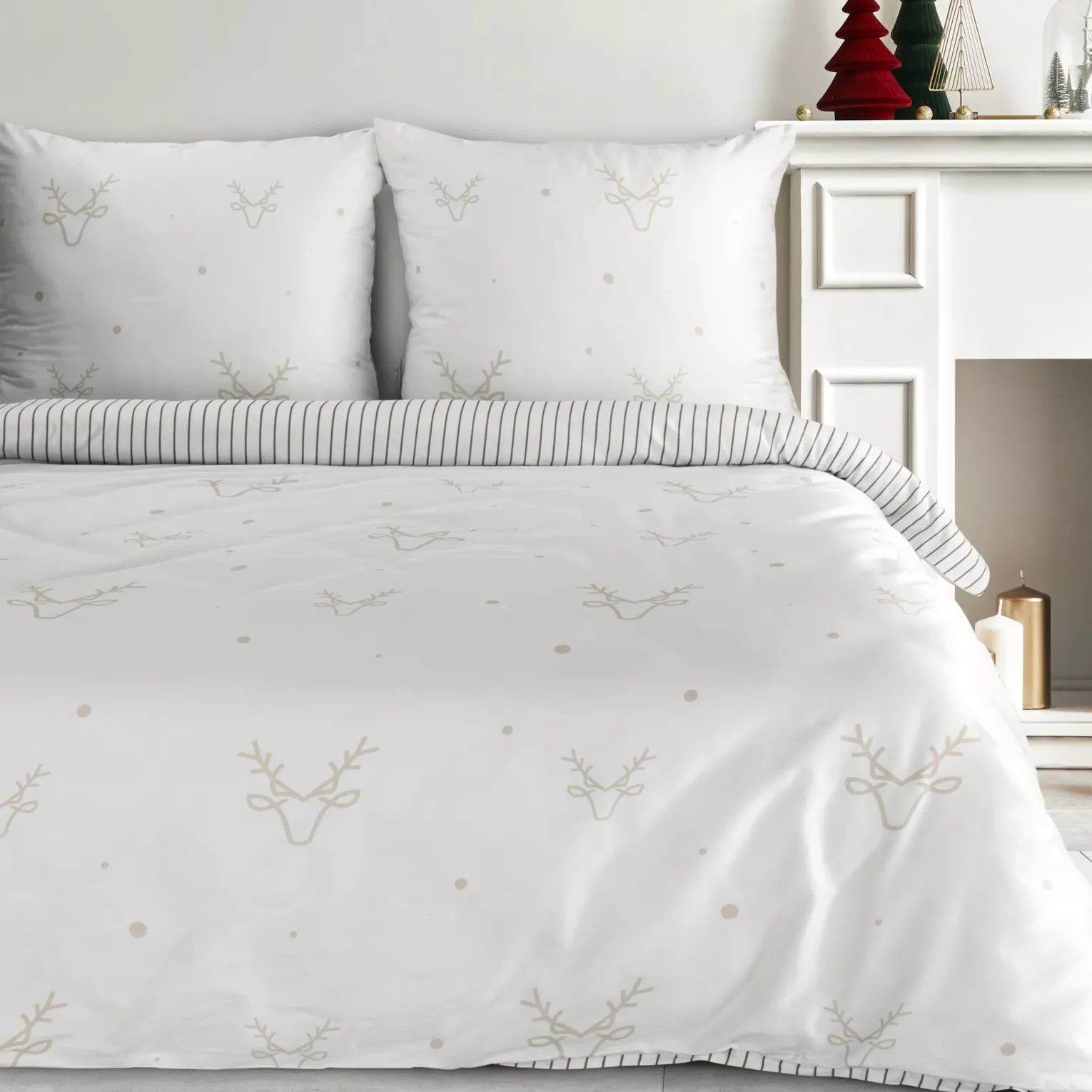 Pościel świąteczna 140x200 cm komplet 2 częściowy satyna bawełniana kolor biały, beżowy zdobiona nadrukiem subtelnych reniferów BOSQUE Eurofirany