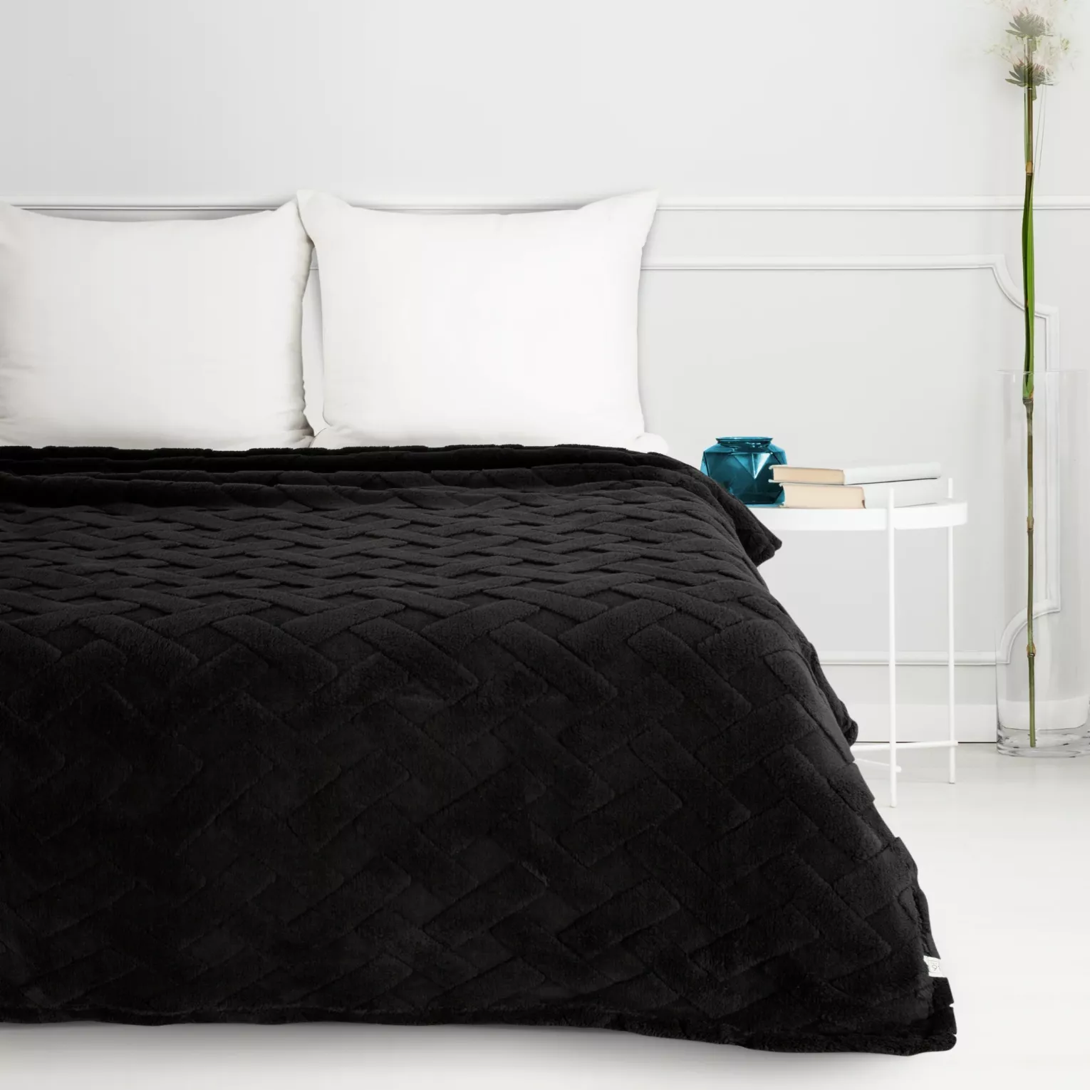 Koc flano 170x210 cm czarny zdobiony wytłaczanym wzorem CARO DESIGN 91 Eurofirany