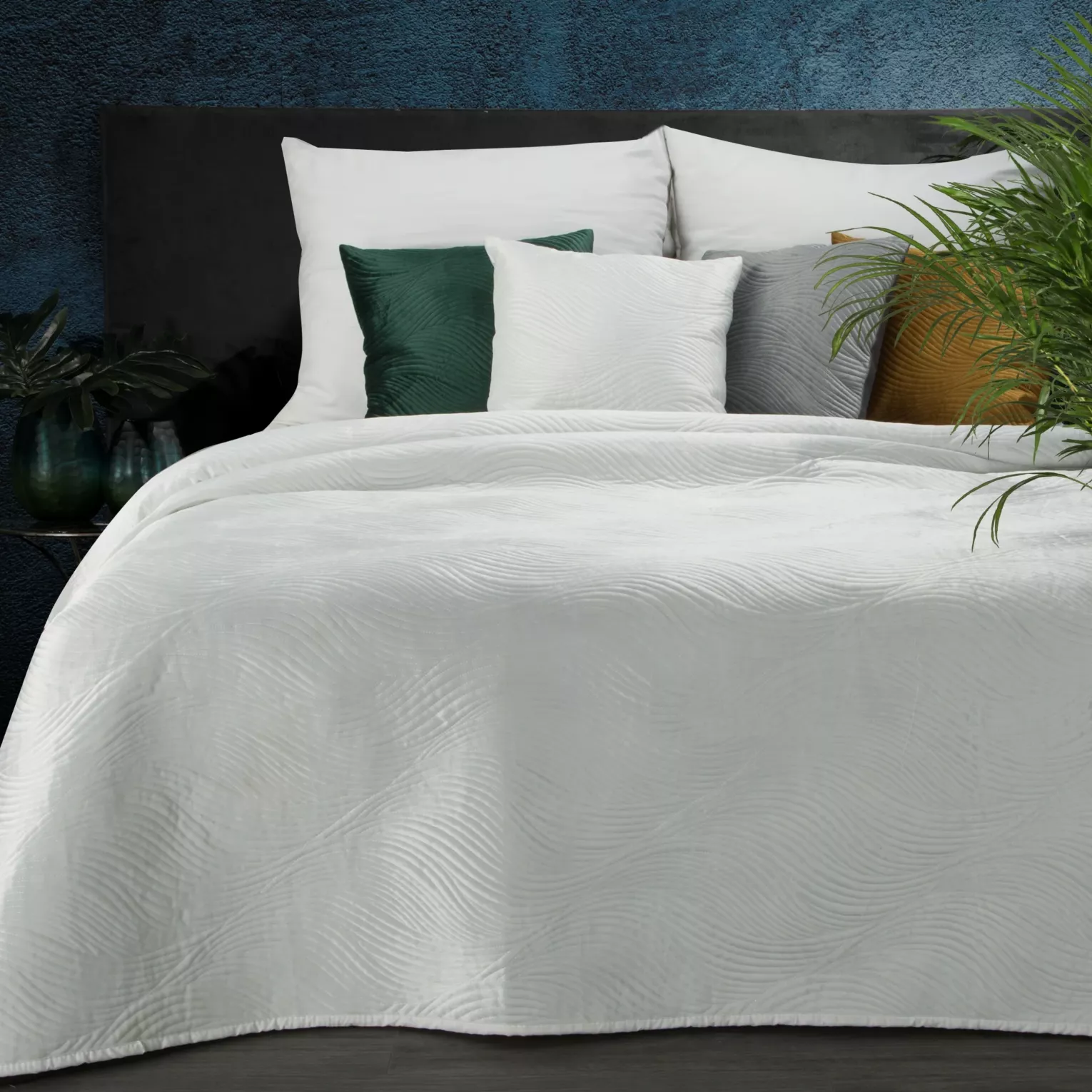 Narzuta welwetowa biała 170x210 cm pikowana RIA 5 EUROFIRANY PREMIUM