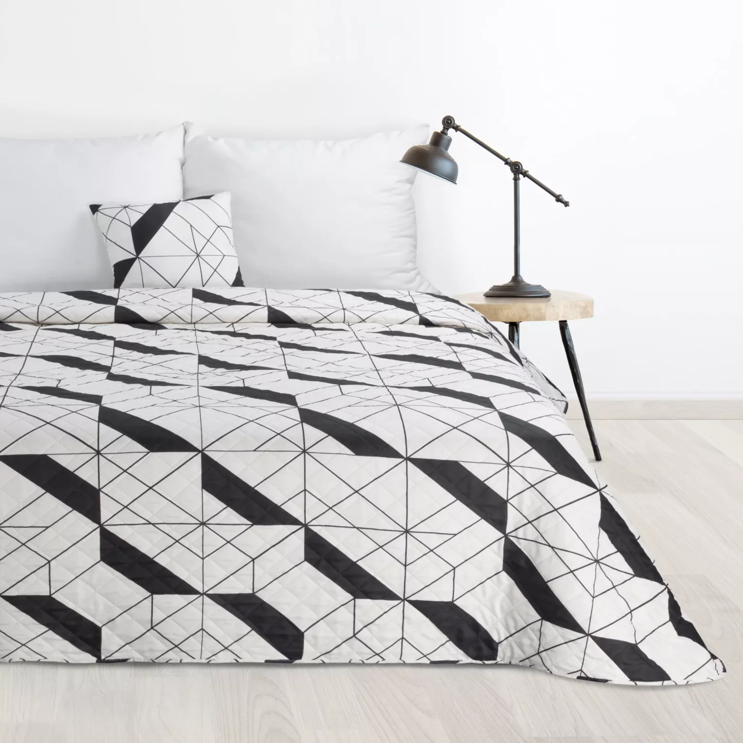 Narzuta naturalno, czarna 200x220 cm z nadrukiem geometrycznym pikowana techniką hot press GEO 1 DESIGN 91 Eurofirany