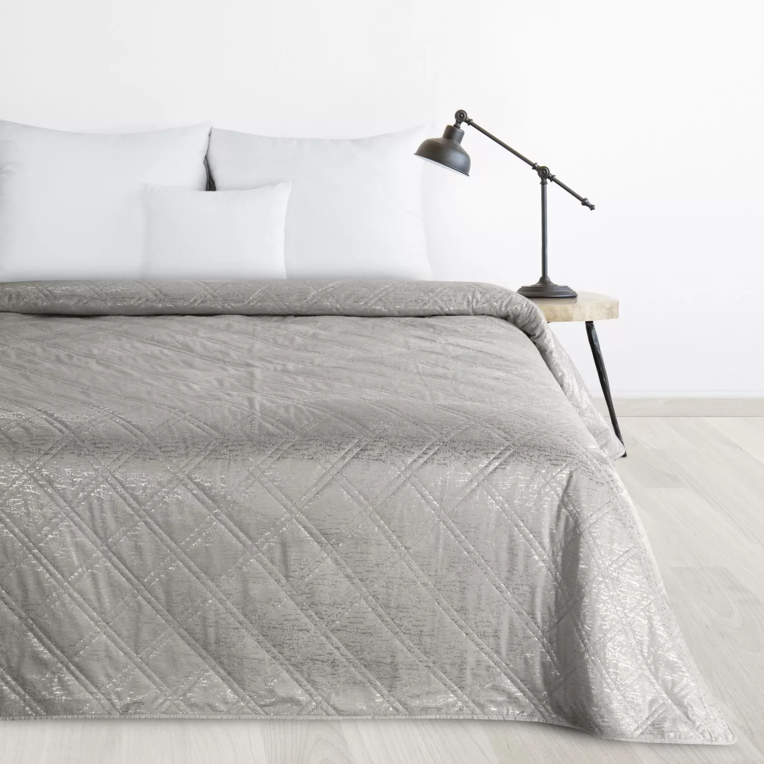 Narzuta welwetowa srebrna 170x210 cm pikowana metodą hot press w wzór karo LUIZ BLINK DESIGN 91 Eurofirany