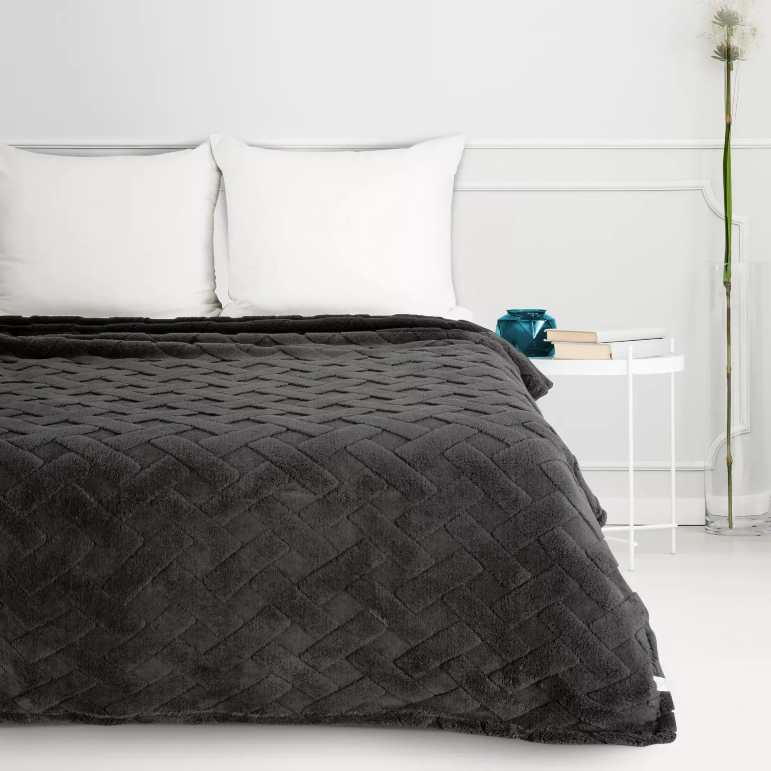 Koc flano 170x210 cm stalowy zdobiony wytłaczanym wzorem CARO DESIGN 91 Eurofirany