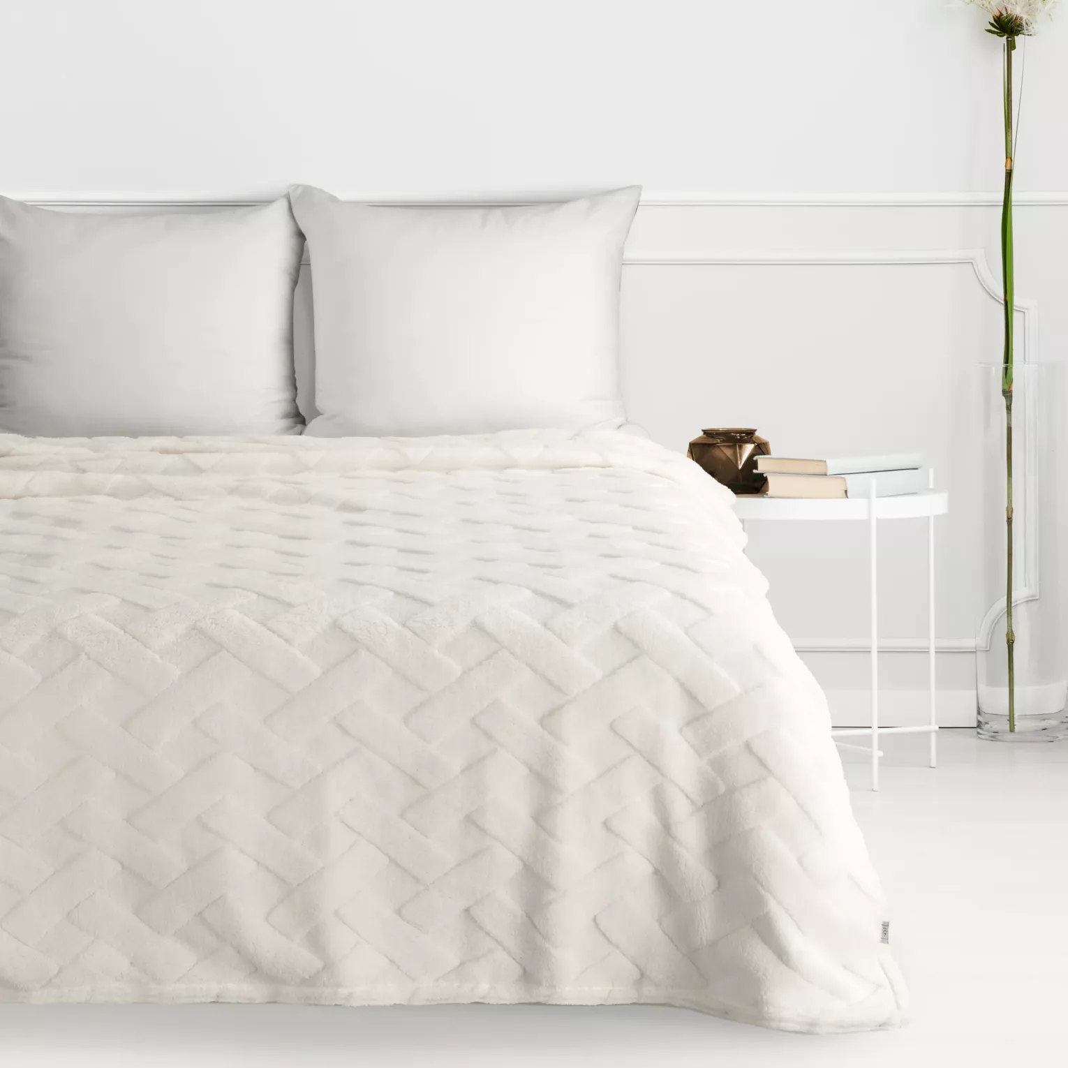 Koc flano 150x200 cm kremowy zdobiony wytłaczanym wzorem CARO DESIGN 91 Eurofirany