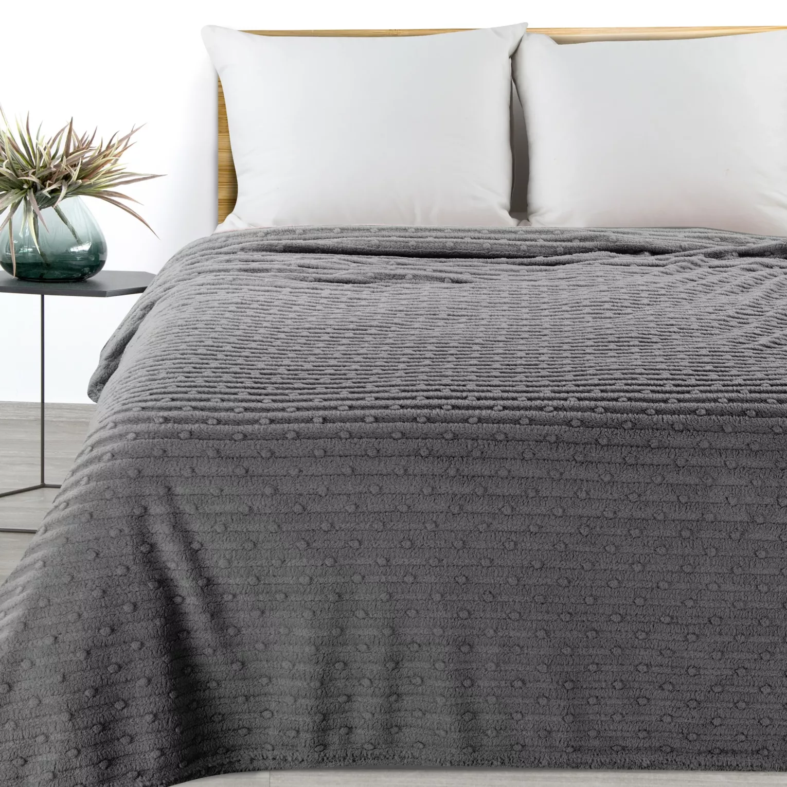 Koc  150x200 cm stalowy z wytłaczanym wzorem pasów LISA DESIGN 91 Eurofirany