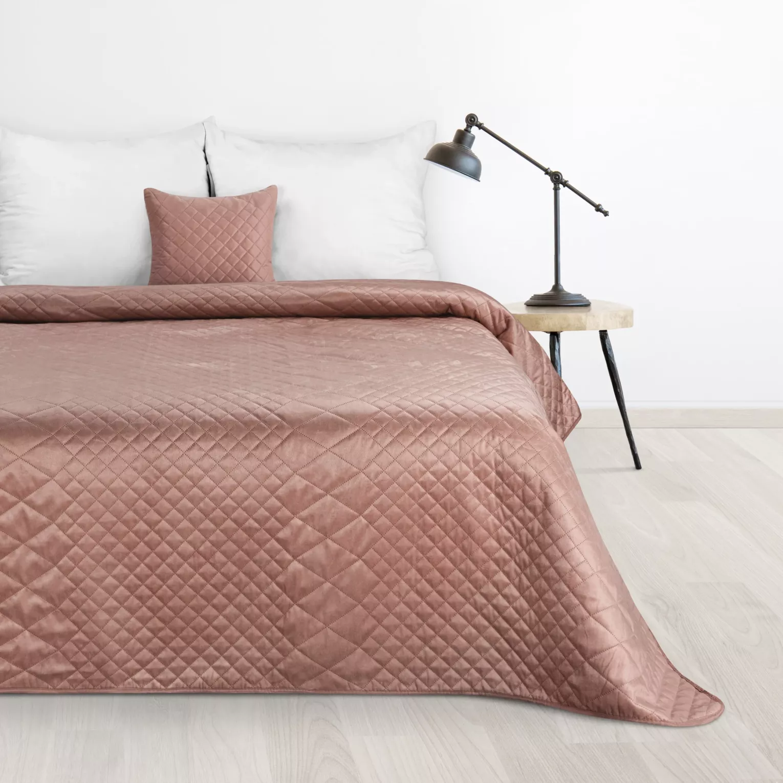 Narzuta welwetowa różowa 170x210 cm pikowana metodą hot press w geometryczny wzór LUIZ 3 DESIGN 91 Eurofirany