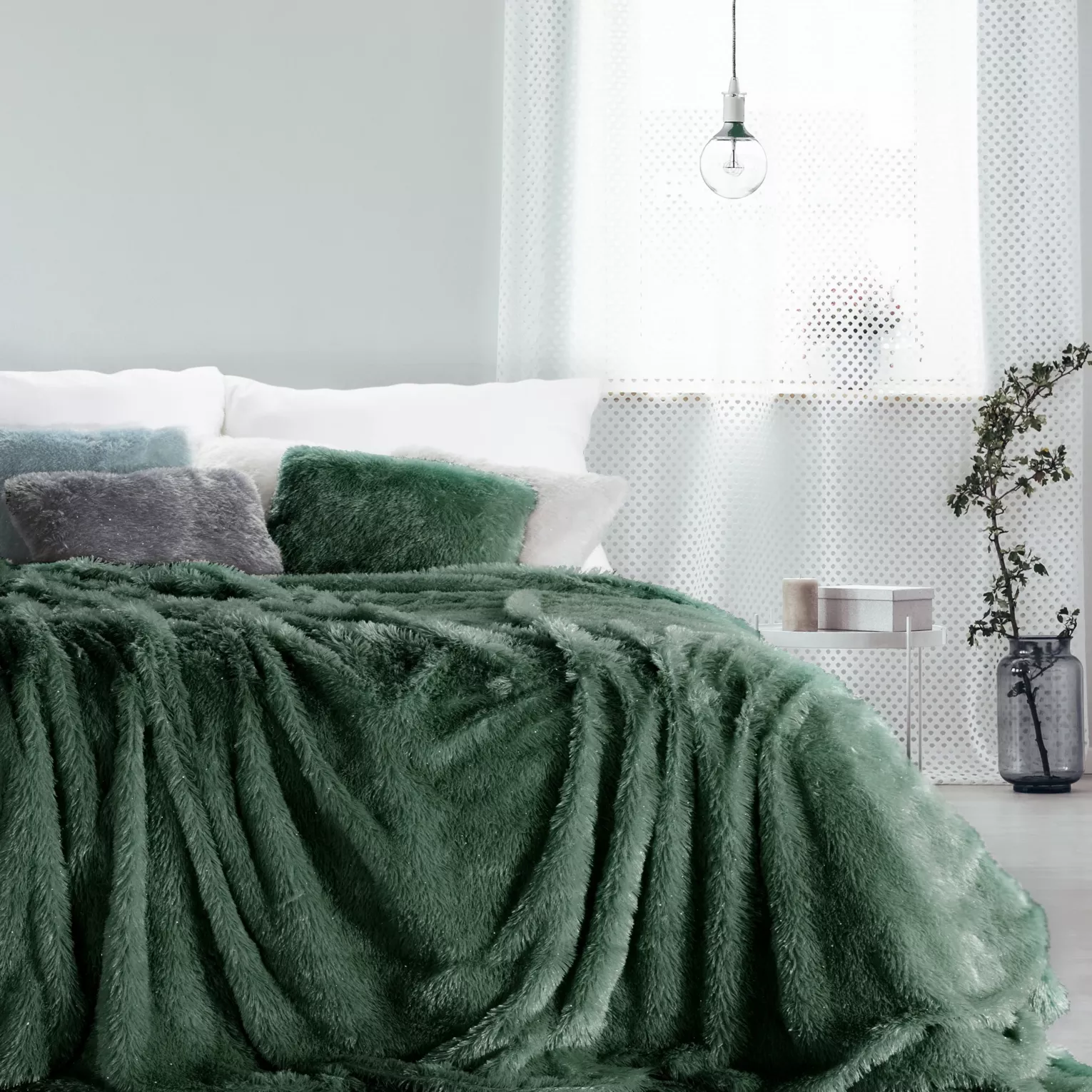 Koc o strukturze miękkiego futra 150x200 cm ciemnozielony TIFANY 1 DESIGN 91 Eurofirany