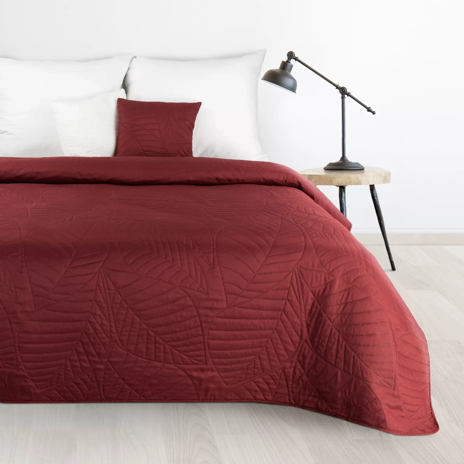 Narzuta bordowa 220x240 cm z motywem liści wytłaczanym techniką hot press BONI 6 DESIGN 91 Eurofirany