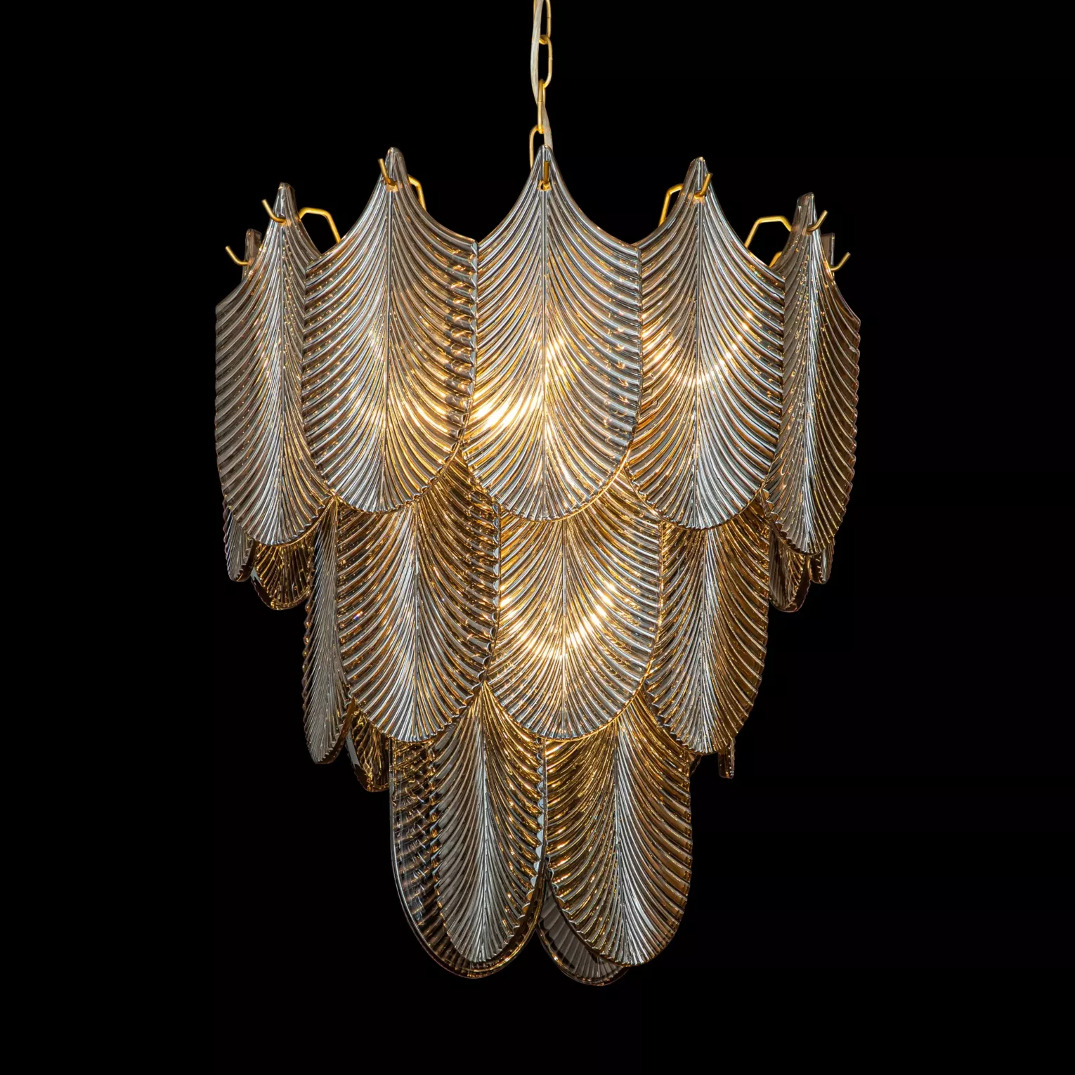 Lampa wisząca do salonu grafitowo, złota MELI ze szklanymi zawieszkami w formie liści z dymionego szkła 50 x150 cm MELI  Eurofirany