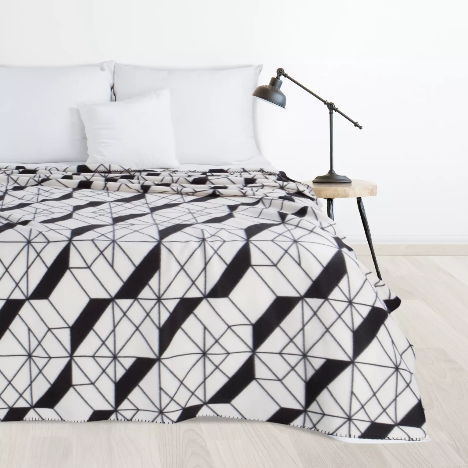 Koc  150x200 cm beżowo, czarny z nadrukiem geometrycznym GEO 1 DESIGN 91 Eurofirany