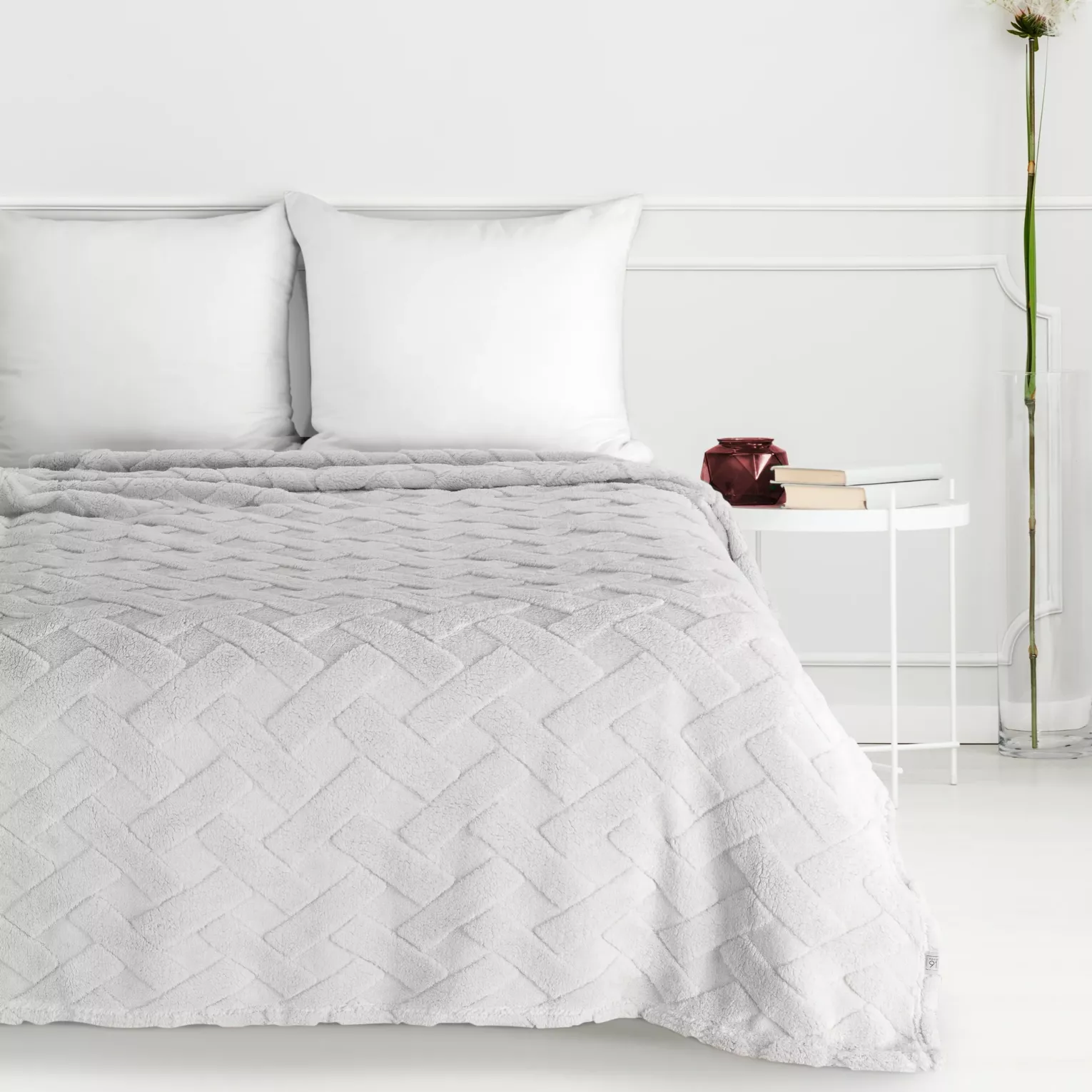 Koc flano 150x200 cm srebrny zdobiony wytłaczanym wzorem CARO DESIGN 91 Eurofirany