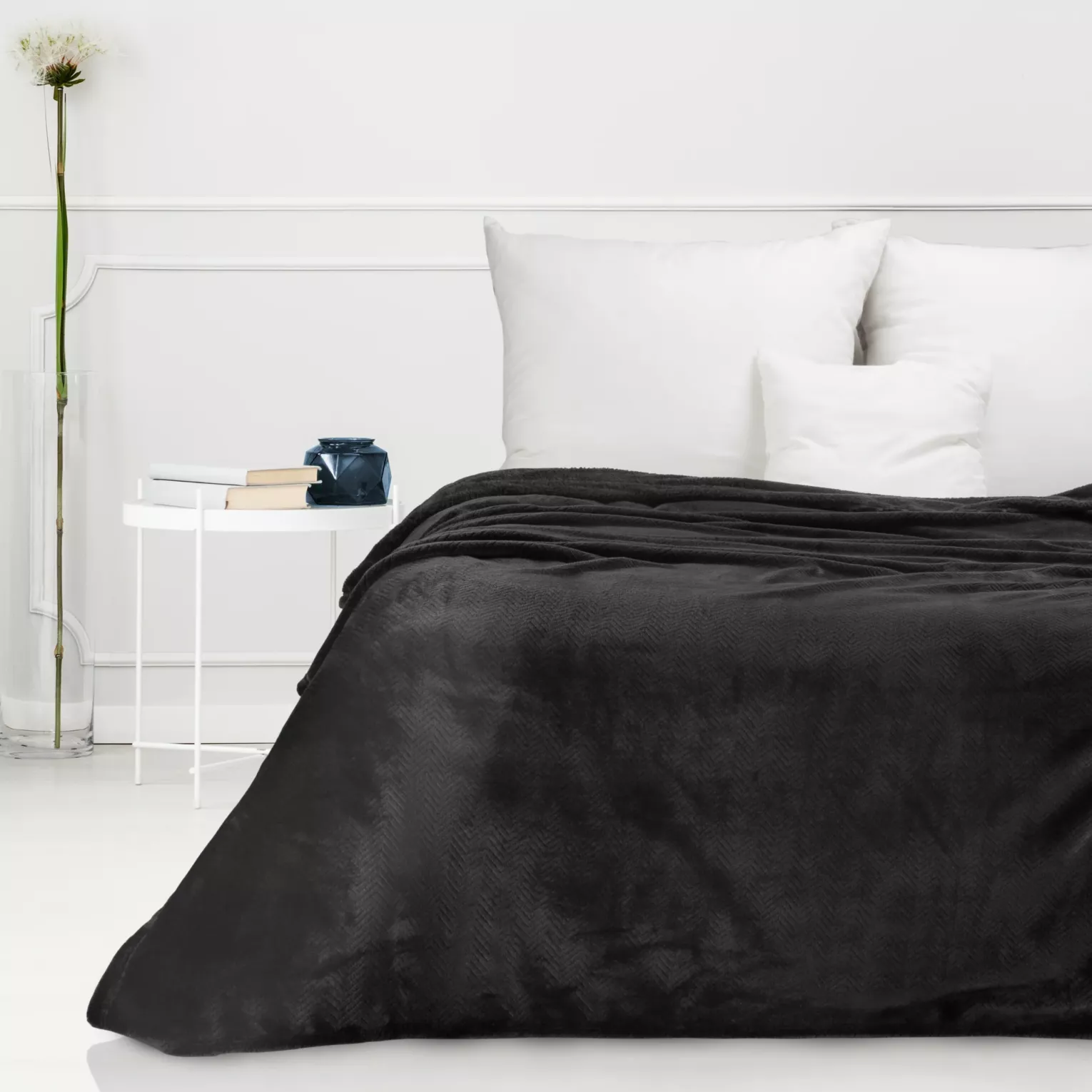 Koc  150x200 cm czarny miękki w dotyku z wytłaczanym wzorem jodełki CINDY 5 DESIGN 91 Eurofirany