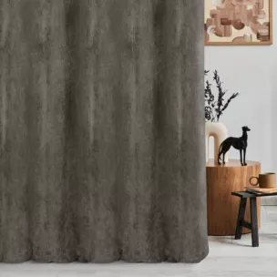 Zasłona szyta na przelotkach beżowa z tkaniny o szenilowej strukturze