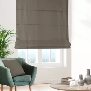 Roleta rzymska ciemnobeżowa z błyszczącej tkaniny zaciemniającej