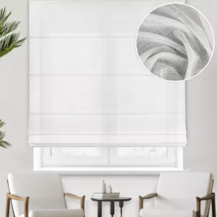 Roleta rzymska biała o luźnym splocie z dodatkiem transparentnej nici, nadającej delikatny połysk tkaninie, wykończona obciążnikiem