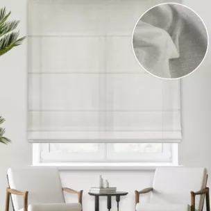 Roleta rzymska kremowa z lekko połyskującej, luźnotkanej etaminy z efektem kreszowania, wykończona obciążnikiem