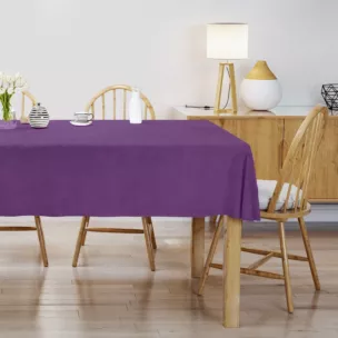 Obrus szyty DORA - HIT fioletowy z miękkiej tkaniny o welurowej strukturze