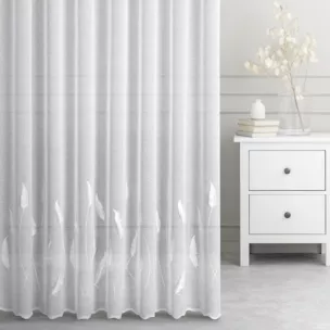 Firana szyta na przelotkach biała z matowej etaminy haftowanej w roślinny wzór