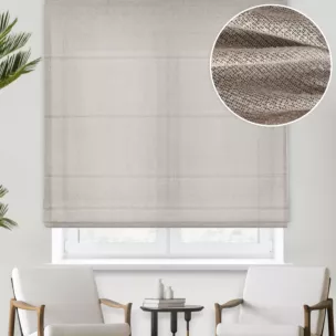 Roleta rzymska beżowa lekko połyskująca z efektem bukli, wykończona obciążnikiem