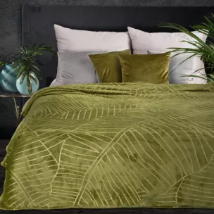 Koc  150x200 cm oliwkowy ze złotym nadrukiem z motywem liści bananowca LUNA Eurofirany