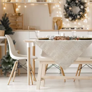 Obrus beżowy 85x85 cm żakardowy ALINA z subtelnym delikatnym wzorem przecierki