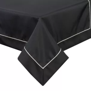 Obrus czarny 145x280 cm MADELE z ozdobną listwą oraz delikatną jasnozłotą wypustką w eleganckim opakowaniu MADELE