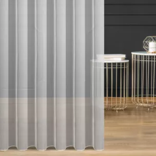 Firana szyta na przelotkach biała z delikatnej tkaniny z efektem deszczyku, wykończona obciążnikiem