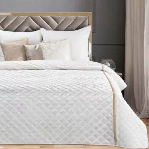 Narzuta welwetowa biała 220x240 cm zdobiona błyszczącą pasmanterią pikowana metodą tradycyjnego szycia KRISTIN EUROFIRANY PREMIUM