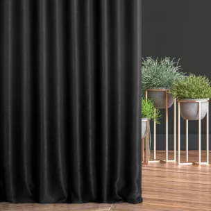 Zasłona szyta na taśmie 8 cm czarna z gładkiej, zaciemniającej tkaniny z wyraźnym splotem