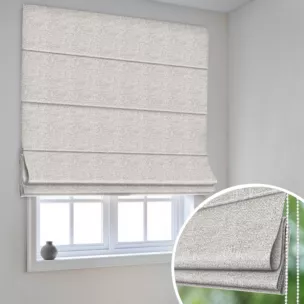 Roleta rzymska srebrna z tkaniny typu dimout o średnim stopniu zaciemnienia