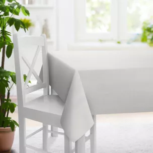 Obrus na wymiar srebrny o naturalnym charakterze, z widocznym, ozdobnym splotem