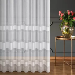 Firana szyta na taśmie 5 cm biała z delikatnej etaminy w pasy wykończonej obciążnikiem