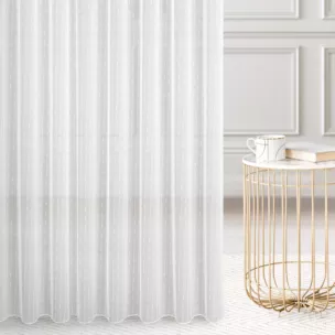 Firana szyta na przelotkach biała z matowej tkaniny z efektem pionowych prążków, wykończona obciążnikiem