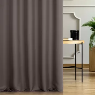 Tkanina zasłonowa zdobiona drobnym wzorem jodełki Eurofirany