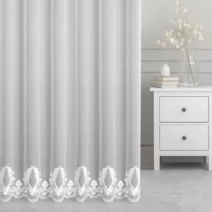 Firana szyta na taśmie 5 cm biała z tkaniny typu ADEN z delikatnym deszczykiem, zdobiona fantazyjnym haftem z dodatkiem welwetu Italissima Eva Minge