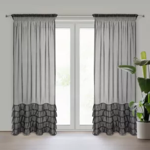 Firana czarna z etaminy zdobiona falbanami i lśniącym pasem kryształków 140x250 cm taśma CARLI Eurofirany