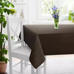 Obrus szyty brązowy z tkaniny welwetowej w pionowe prążki, wykończona obciążnikiem