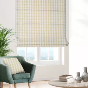 Roleta rzymska kremowo złocista z dwustronnej tkaniny, deseń w kratę z dodatkiem złotej nici