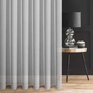 Firana szyta na przelotkach biała z delikatnej, miękkiej żorżety o wyraźnym splocie, wykończona obciążnikiem