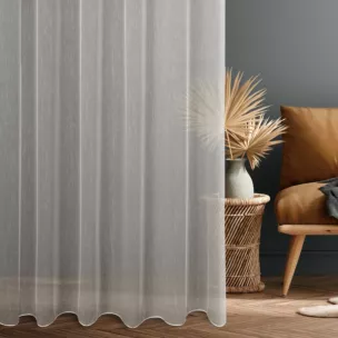 Firana szyta na flexach kremowa z miękkiej w dotyku tkaniny z efektem deszczyku, wykończona obciążnikiem