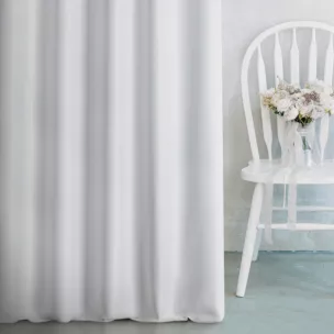 Zasłona szyta na flexach biała z tkaniny o grubym splocie przetykanej błyszczącą nicią