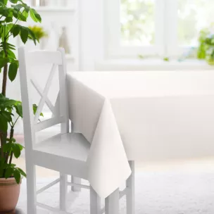 Obrus na wymiar jasnobeżowy z miękkiej w dotyku tkaniny szenilowej