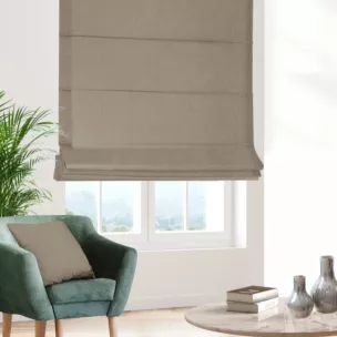 Roleta rzymska jasnokremowa z miękkiej tkaniny o welurowej strukturze