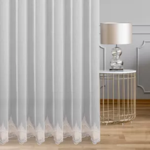 Firana szyta na przelotkach naturalno złota z matowej tkaniny ADEN ozdobionej haftem i perełkami Italissima Eva Minge