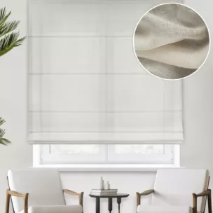 Roleta rzymska perłowa z lekko połyskującej, luźnotkanej etaminy z efektem kreszowania, wykończona obciążnikiem