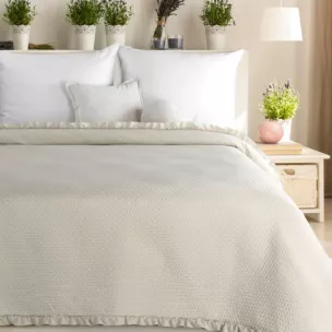 Narzuta beżowa pikowana metodą hot press z ozdobną falbanką 170x210 cm FALBANKA Design 91  Eurofirany