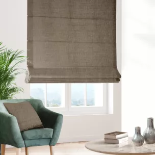 Roleta rzymska jasnobrązowa z szenilowej tkaniny z dodatkiem połyskującej nici