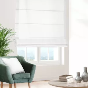 Roleta rzymska naturalno srebrna z gładkiej tkaniny przeplatanej błyszczącą lureksową nicią