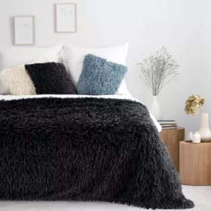 Koc z przyjemnego futerka 130x170 cm czarny ADORE Eurofirany